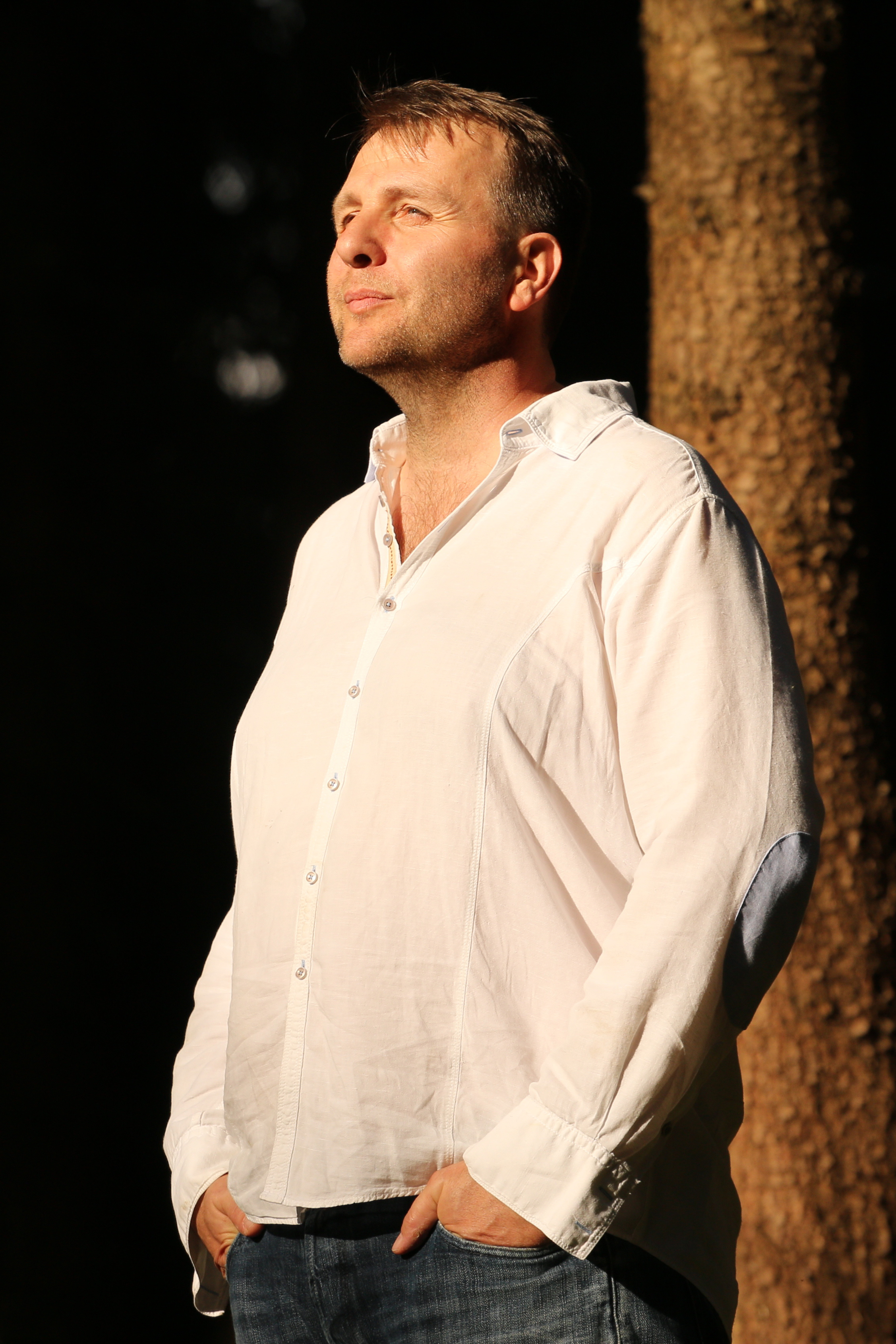 Pavel Ziegler sedící v lese